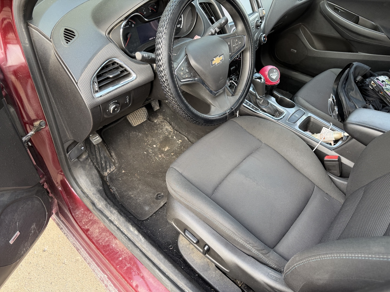 Chevrolet Cruze driver area before interior detailing